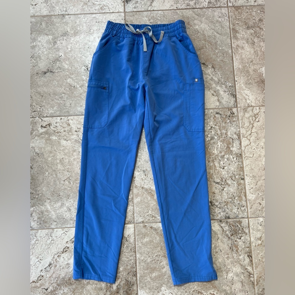 FIGS Yola Skinny Straight Leg Scrub Pants in Ceil Blue (PO #2010), size M/T